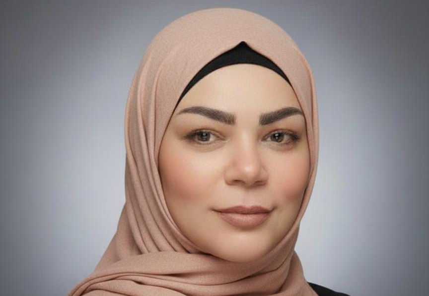 حين لفّت شالها حول عنقه