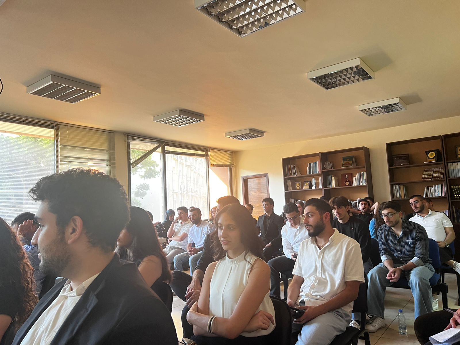 تعاون طلابي لتطوير تطبيق شبابي يدعم مبادرات الوزارة الرقمية