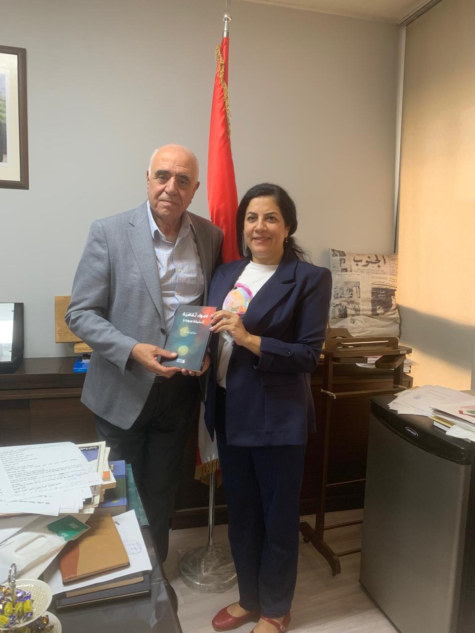 الصحافية ميشلين مبارك تزور نقيب المحررين وتدعوه إلى حفل توقيع كتابها الجديد